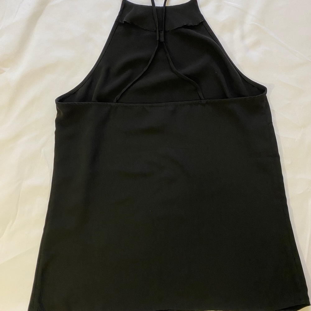 Black model tee - Picture 3 of 5